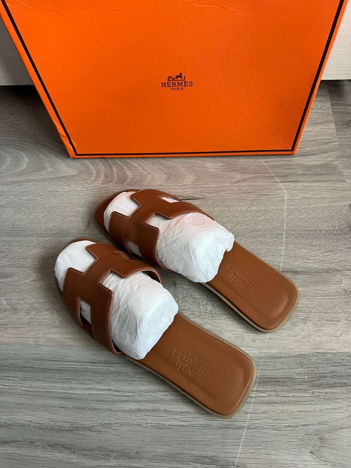 Hermes Oran Slippers 37, Ophalen of Verzenden, Gedragen, Bruin, Slippers