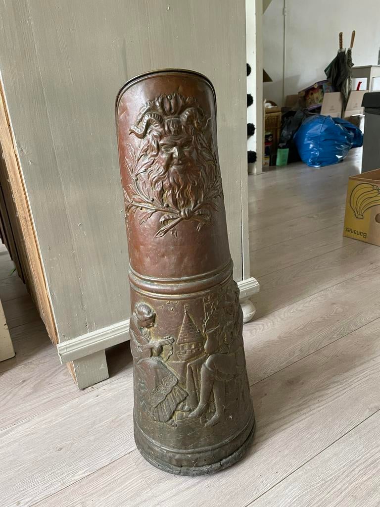Antieke Koperen Kolenkit met Reliëfdecoratie, Antiek en Kunst, Ophalen, Koper