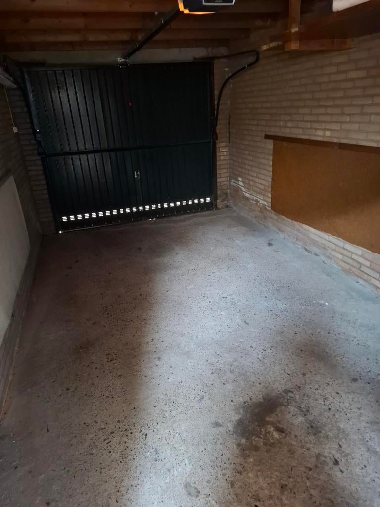 Garage box in de verhuur, Huizen en Kamers, Garages en Parkeerplaatsen