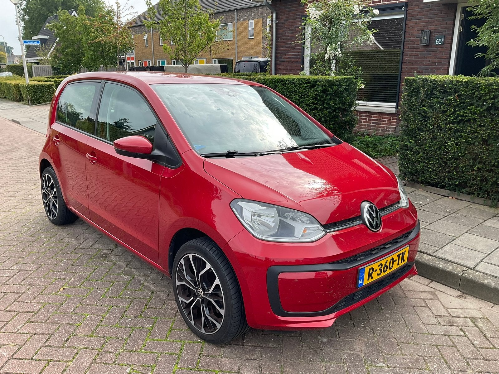 Volkswagen up! 1.0 MPI 65PK 2022 Rood, 4 stoelen, 891 kg, Origineel Nederlands, Handgeschakeld