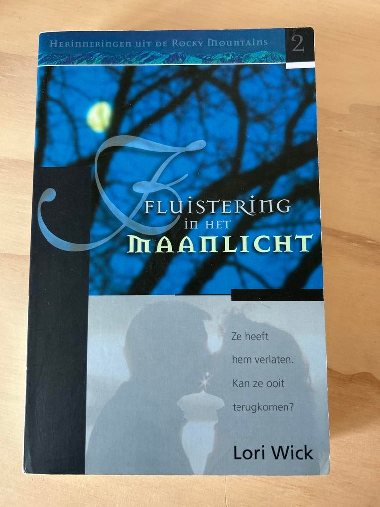 Fluistering in het maanlicht - Lori Wick, Boeken, Ophalen of Verzenden, Gelezen, Nederland