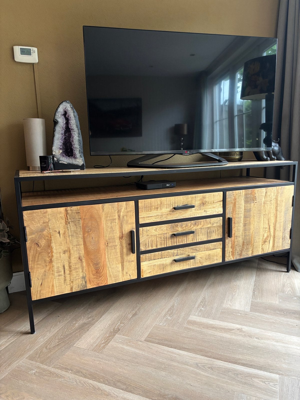 Stoer Mangohouten TV-meubel 180x50, Huis en Inrichting, Ophalen, 150 tot 200 cm, Zo goed als nieuw, Minder dan 100 cm