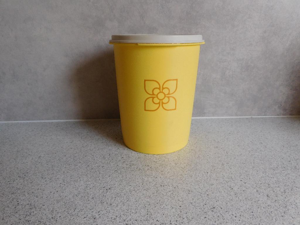 Tupperware Servalier Voorraadbus 15,5 cm. Geel, Huis en Inrichting, Keuken | Tupperware, Ophalen of Verzenden, Zo goed als nieuw