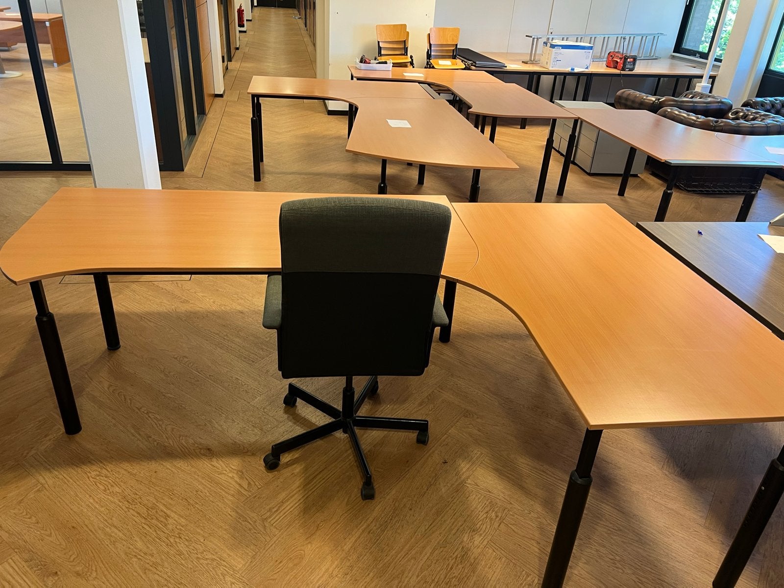 Hoekbureau met verstelbare poten - 280x160 cm, Huis en Inrichting, Ophalen, Gebruikt, Hout, Hoekbureau