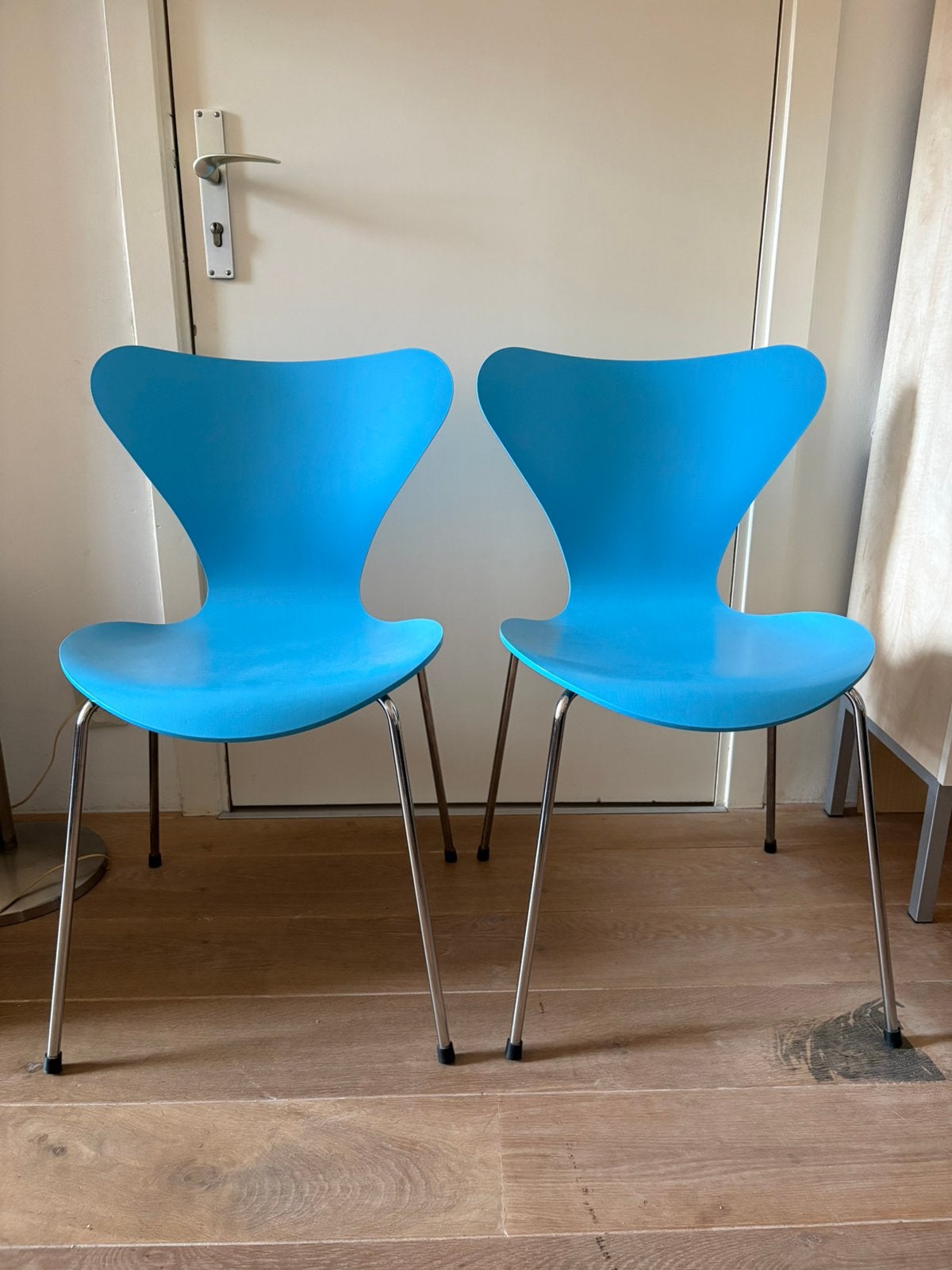 2 Arne Jacobsen - Fritz Hansen 3107 vlinderstoelen, Huis en Inrichting, Ophalen, Zo goed als nieuw, Overige kleuren, Twee