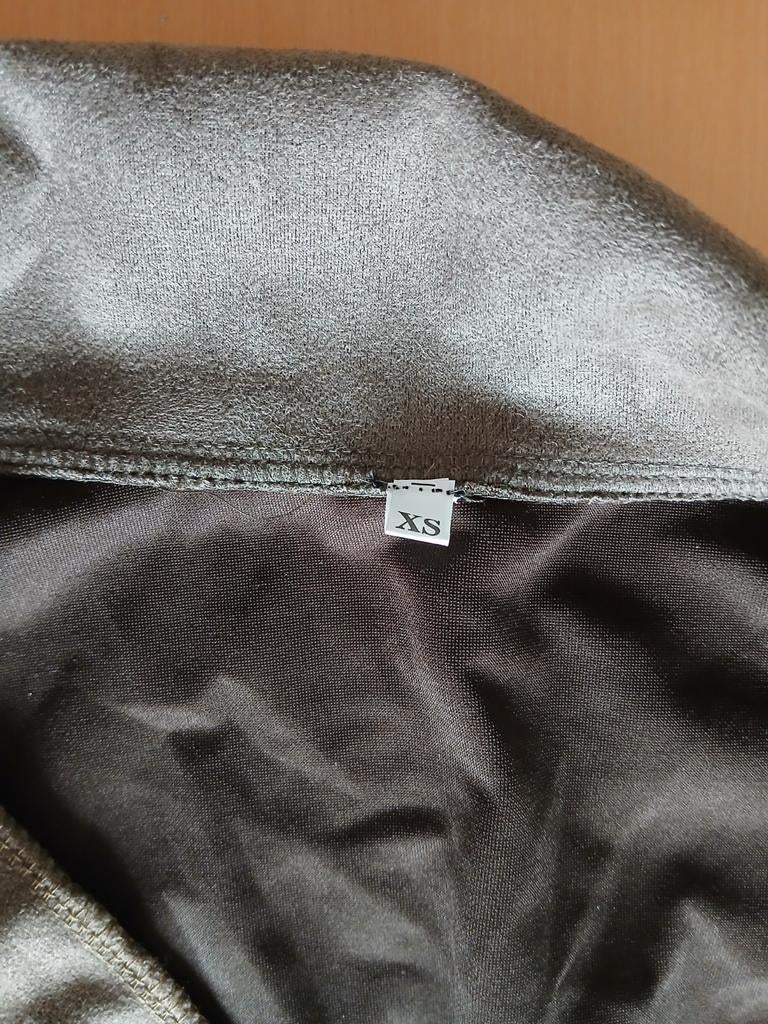 Mooie suède-look wikkeljurk met franjes - Maat XS, Ophalen, Nieuw, Onbekend, Maat 34 (XS) of kleiner