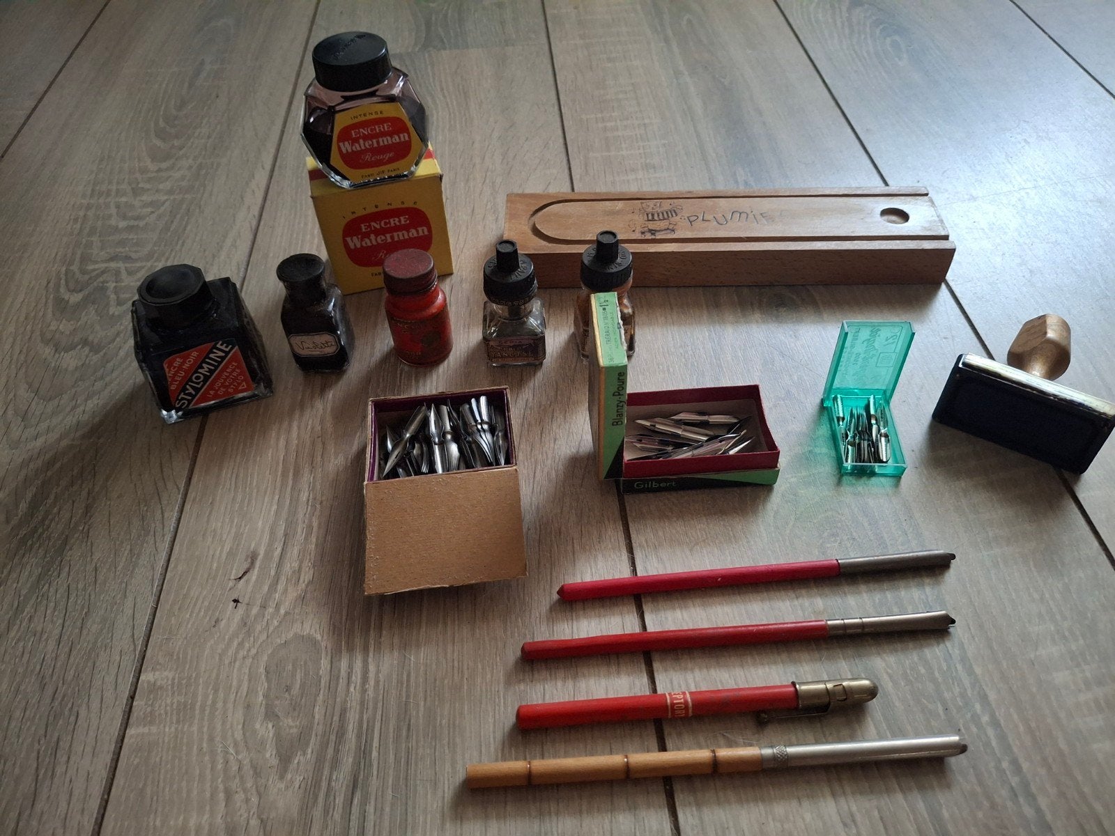 Vintage schrijfset: inkt, pennen, doosjes en dtempels, Antiek en Kunst, Ophalen of Verzenden