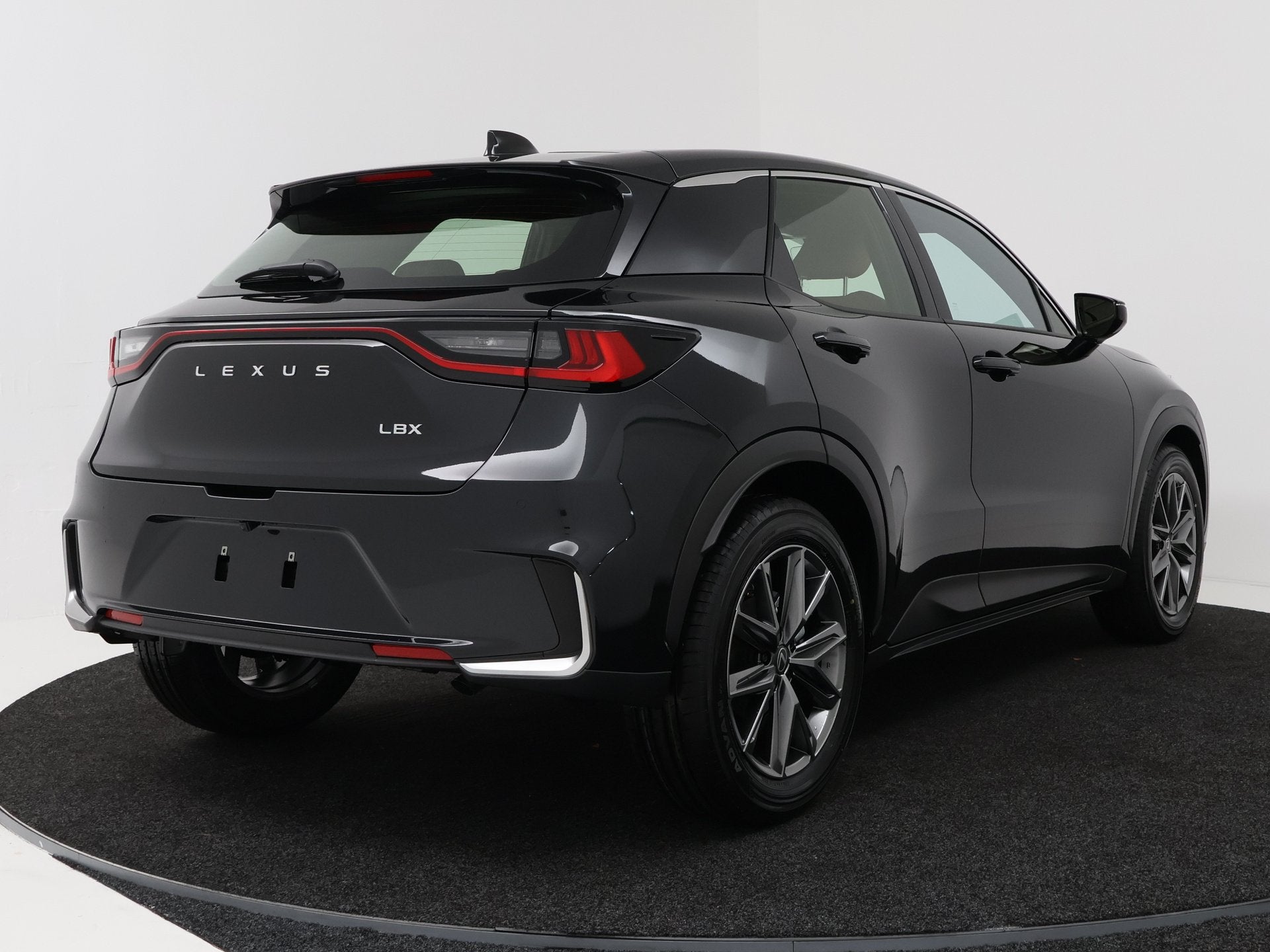 Lexus LBX Relax 2WD | Tech Pack | (bj 2026, automaat), Auto's, 12 maanden, 136 pk, Gebruikt, Zwart