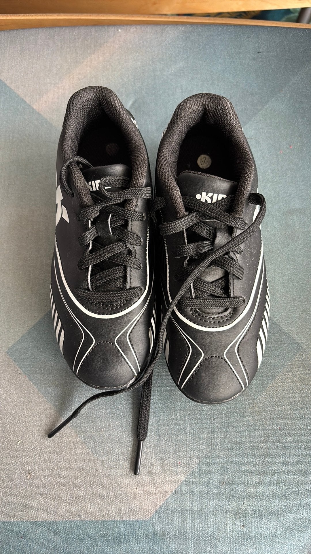 Voetbal schoenen kipsta, Jongen of Meisje, Overige typen, Nieuw, Ophalen of Verzenden