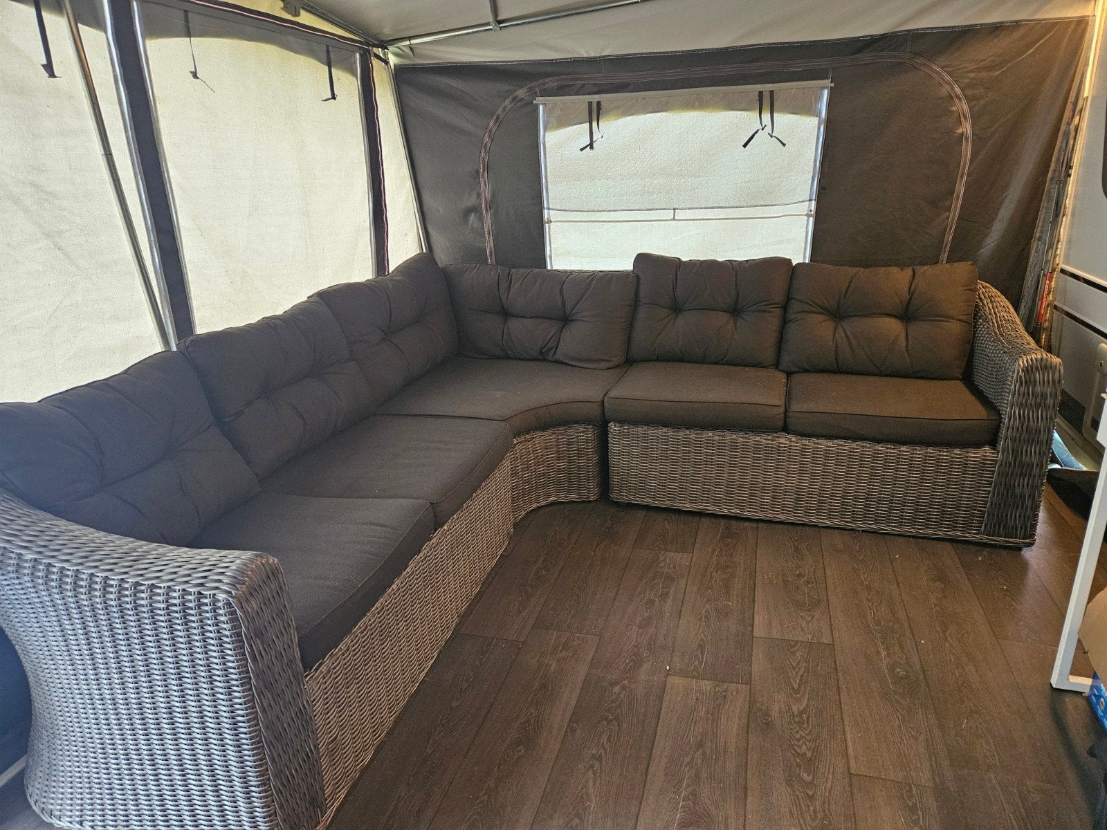 Luxe Wicker Loungeset met Verstelbare Tafel als nieuw., Tuin en Terras, Ophalen, 6 zitplaatsen, Zo goed als nieuw, Loungeset