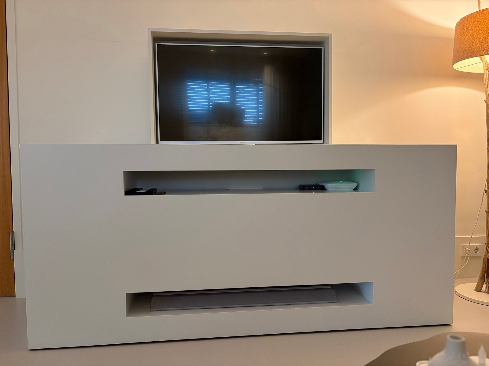 Design TV-meubel met lift en roomdivider functie, Ophalen, Overige materialen, Gebruikt, 150 tot 200 cm