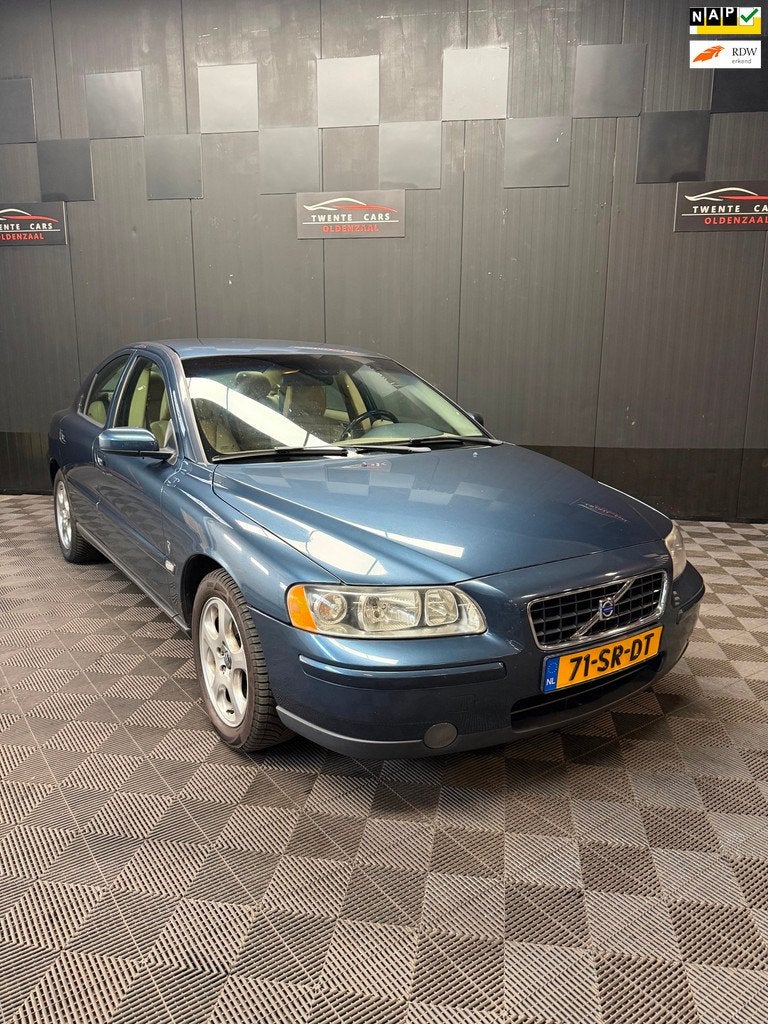 Volvo S60 2.4 Edition II | Airco | Leder | PDC |, Voorwielaandrijving, Gebruikt, Beige, Blauw