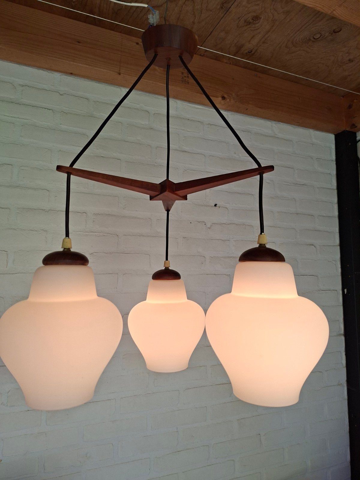 Vintage retro hanglamp Cascadelamp Deens Design jaren 60., Huis en Inrichting, Lampen | Hanglampen, Vintage retro jaren 60 Deens Design Mid Century glas teakhout.