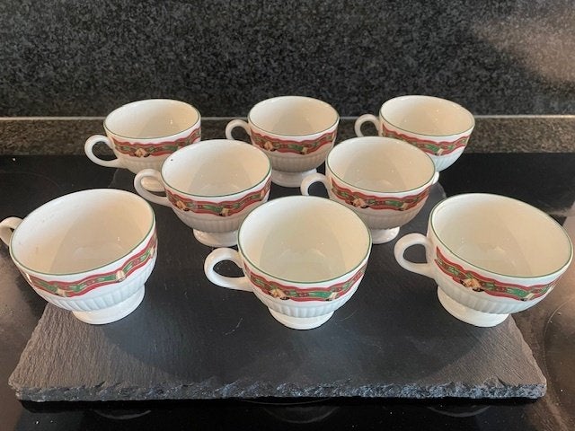 8 Wedgwood Christmas Time theekopjes en schotels, Ophalen of Verzenden, Zo goed als nieuw, Overige stijlen, Kop(pen) en/of Schotel(s)