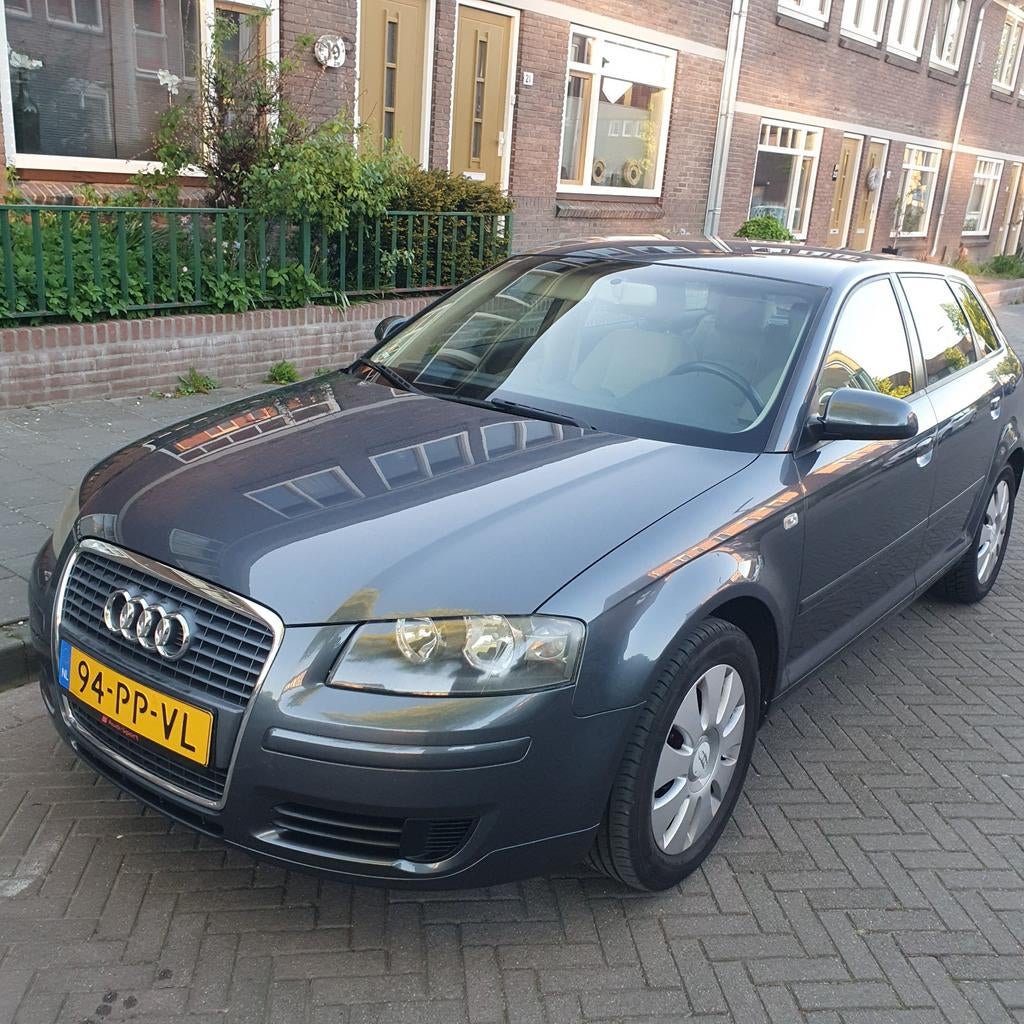 Audi A3 1.6 Sportback 85KW FSI 2004 Grijs, Auto's, Audi, Voorwielaandrijving, 15 km/l, 4 cilinders, Origineel Nederlands