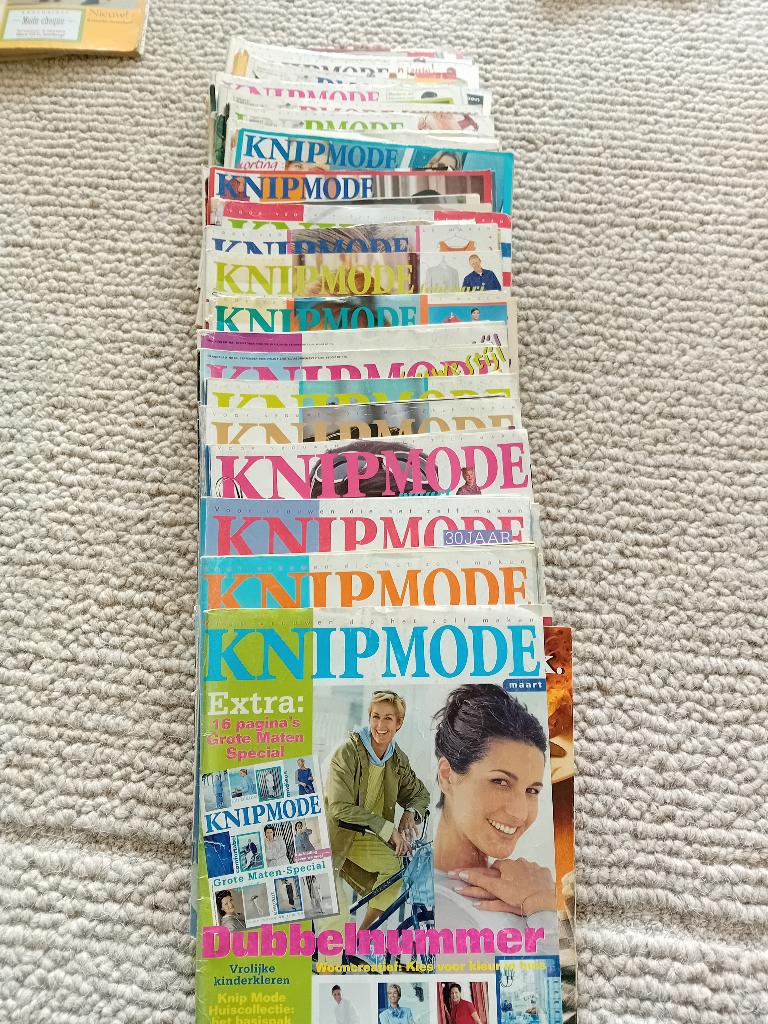 Knipmode 25 st. diverse nummers jaren 1994 t/m 1999, Vrouw, Ophalen of Verzenden, Knipmode, Overige typen
