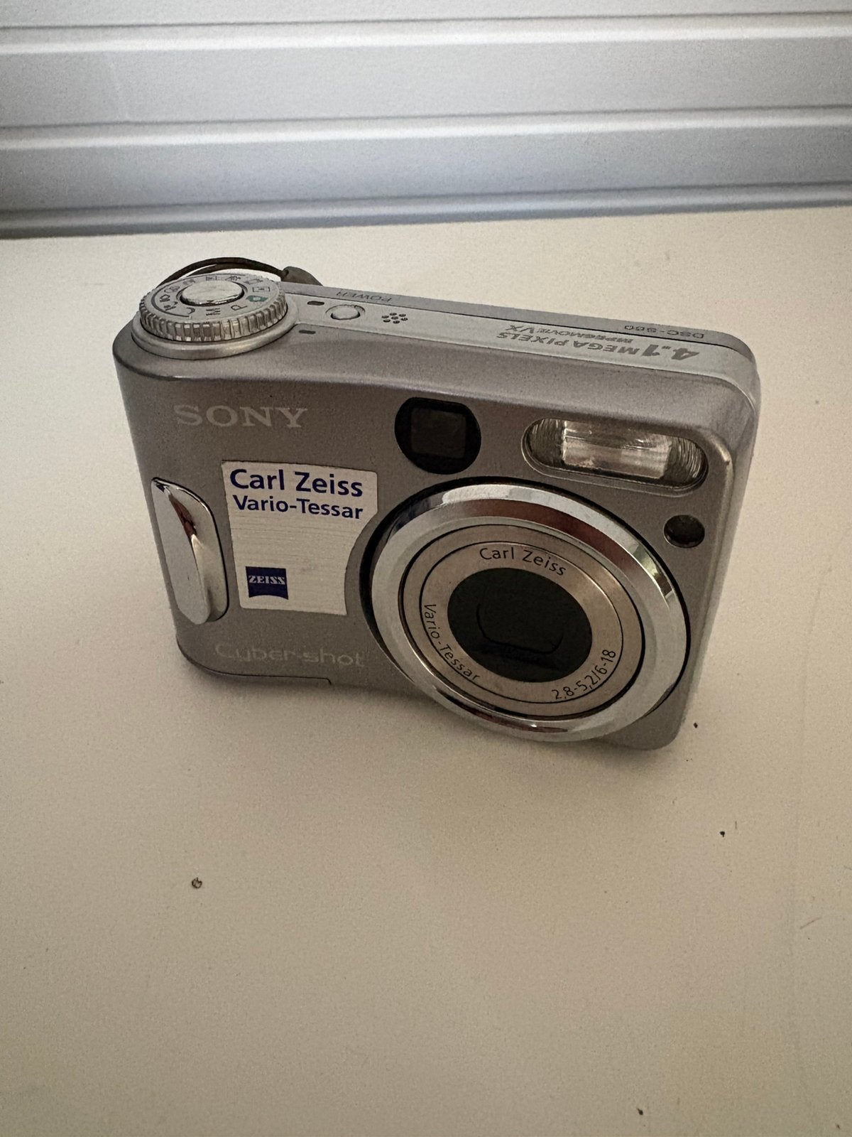 Sony carl zeiss vario tessar, Overige typen, 4 megapixels, Ophalen of Verzenden, Zo goed als nieuw