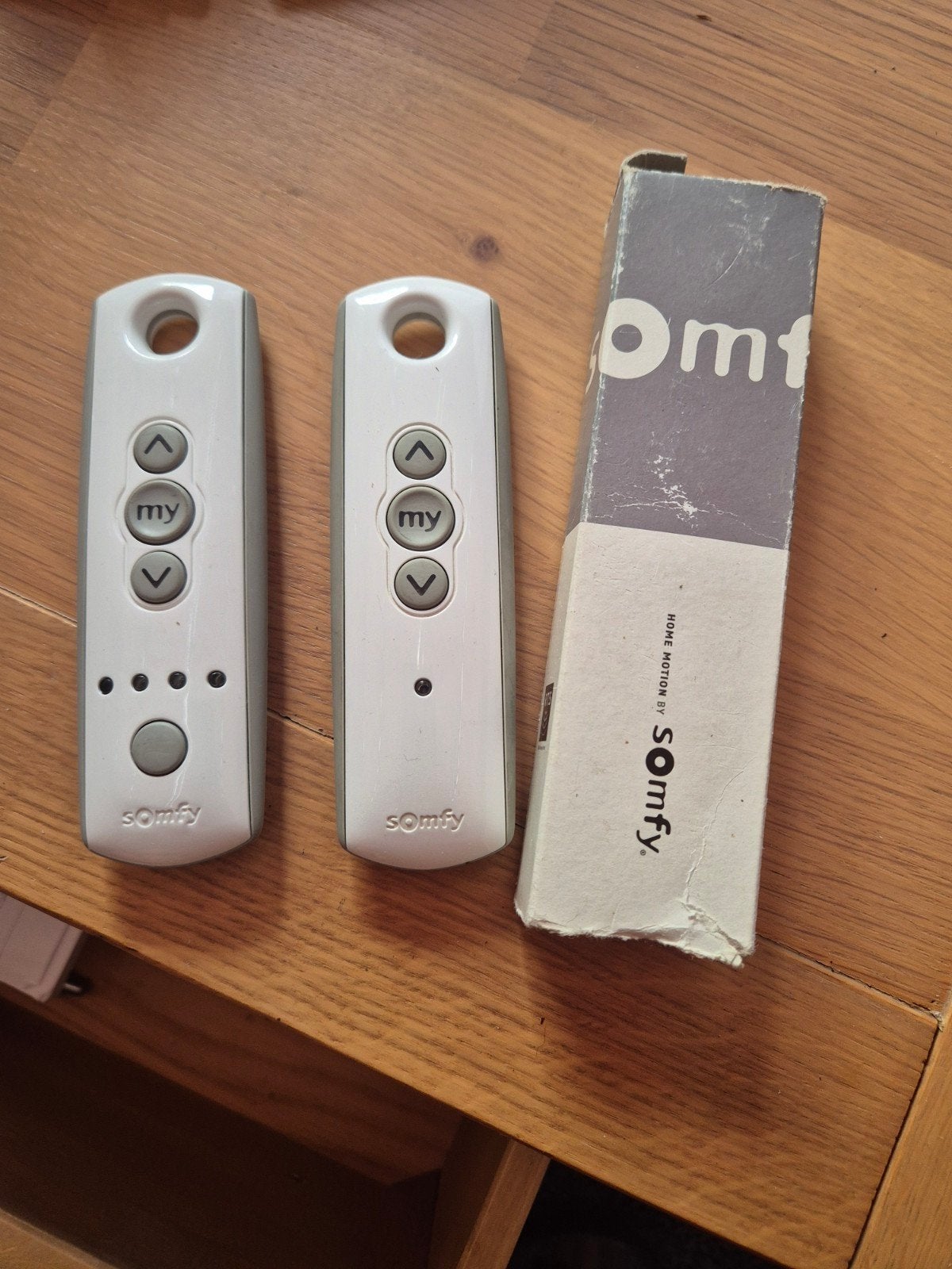 Te koop 2 handzenders van somfy, Doe-het-zelf en Verbouw, Rolluiken, Minder dan 100 cm, Wit, Ophalen of Verzenden, Zo goed als nieuw