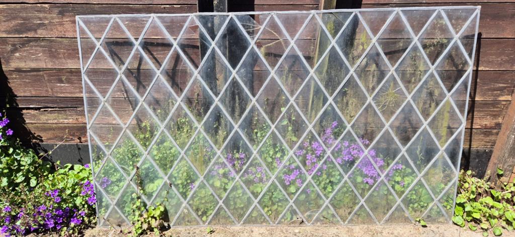 Antiek glas in lood raam met ruitpatroon  MOET WEG!!, Doe-het-zelf en Verbouw, Glas en Ramen, Ophalen, Gevelraam of Ruit, Gebruikt