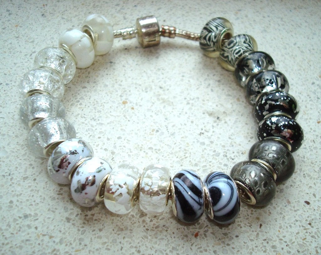 SALE: 20 groot gat bedels in zwart en wit, Sieraden, Tassen en Uiterlijk, Bedels, Overige materialen, Want 18 Hoogvliet, Adorabeads