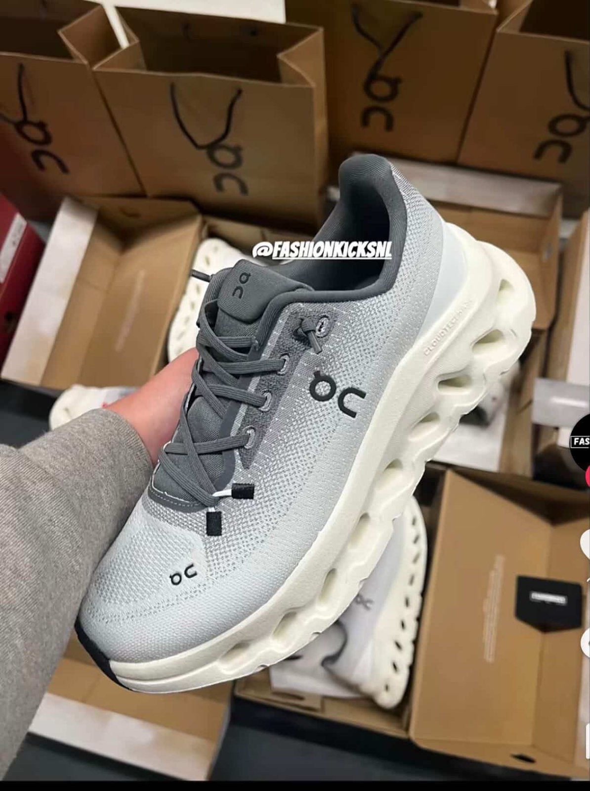 On Cloudrock Ivory Comfortabele Sneakers maat 41-43-45, Ophalen of Verzenden, Zo goed als nieuw, Wit, Sneakers of Gympen