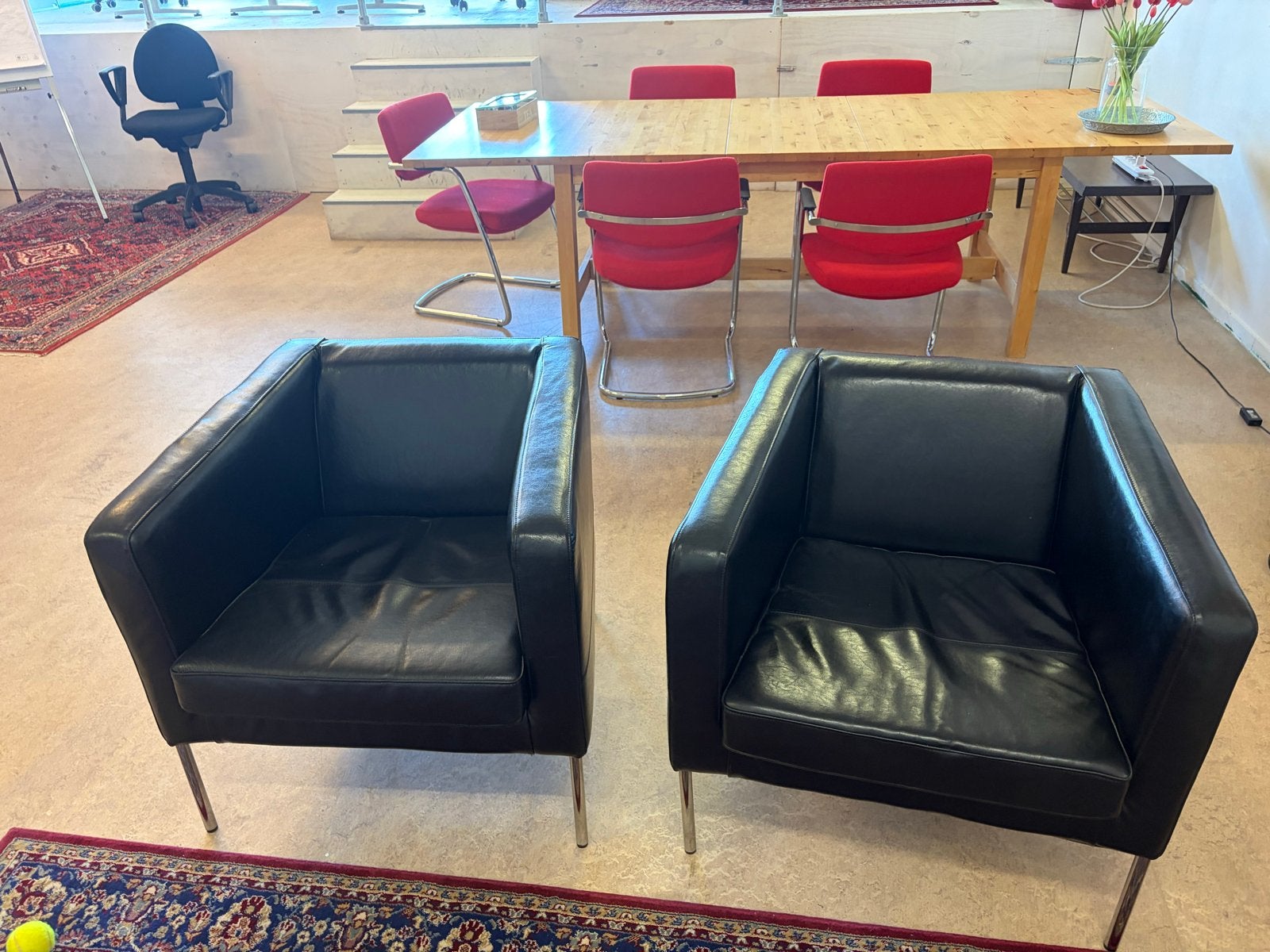 2x IKEA Design Stoelen - Zwart Leer - Goede Staat, Huis en Inrichting, Fauteuils, Ophalen, Zo goed als nieuw, Leer, 75 tot 100 cm