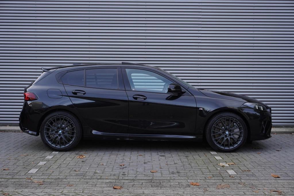 BMW 1 Serie 5-deurs 120 M Sportpakket Pro | Panoramadak elek, Stof, Euro 6, Met garantie (alle), Zwart