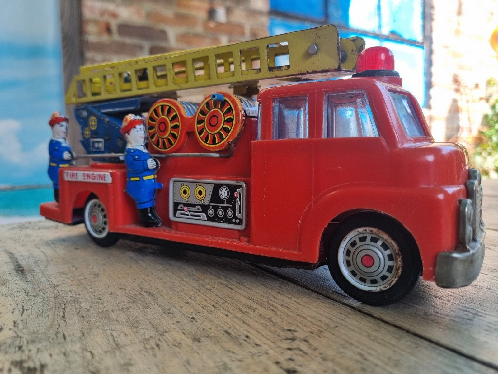 Oude blikken / Plastic brandweerwagen / Ladderwagen, Ophalen of Verzenden