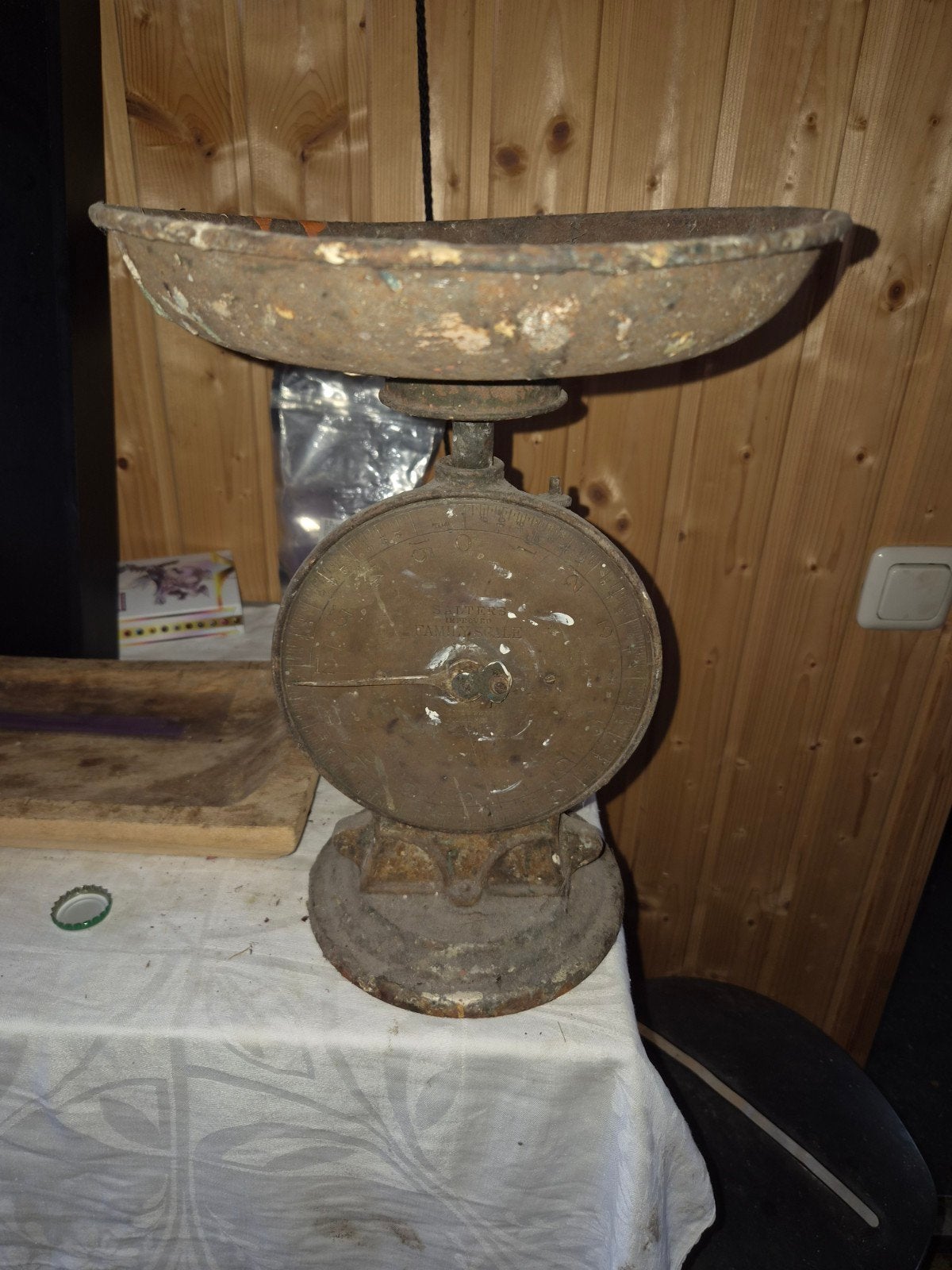 Antieke roestige weegschaal - Decoratie, Ophalen of Verzenden