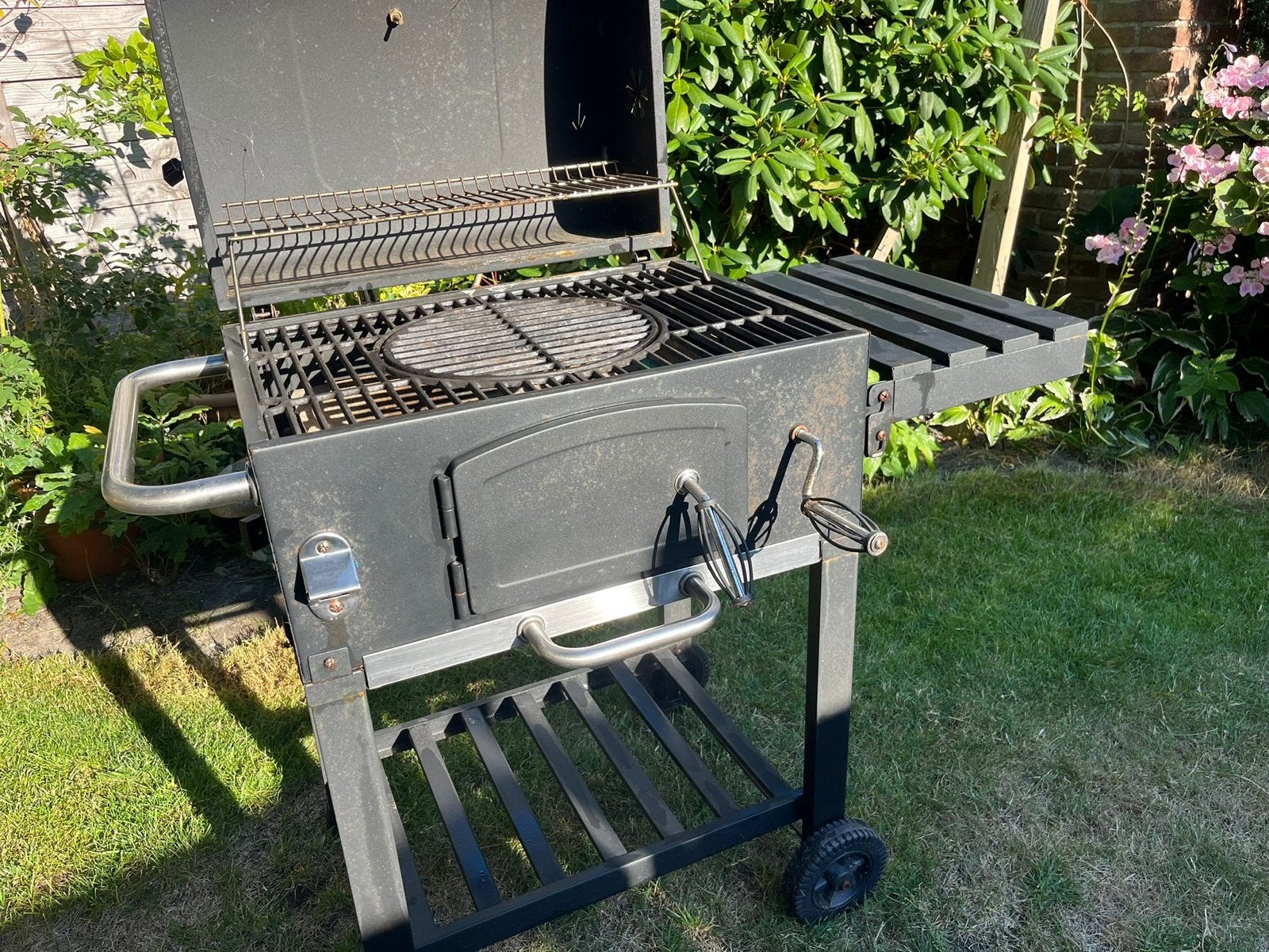Grill BBQ - Slechts 1 zomer gebruikt, Tuin en Terras, Ophalen, Gebruikt