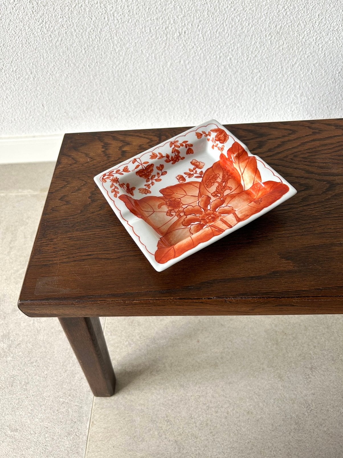 Oude Chinese schaal met oranje bloemmotieven, Antiek en Kunst, Ophalen of Verzenden