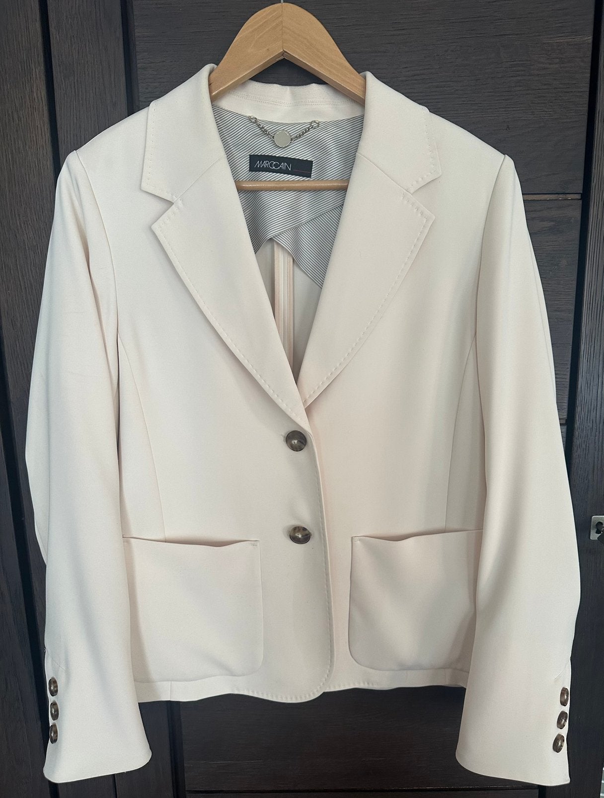 Marc Cain blazer roomwit maat 38, Kleding | Dames, Jasjes, Kostuums en Pakken, Maat 38/40 (M), Wit, Ophalen of Verzenden, Zo goed als nieuw
