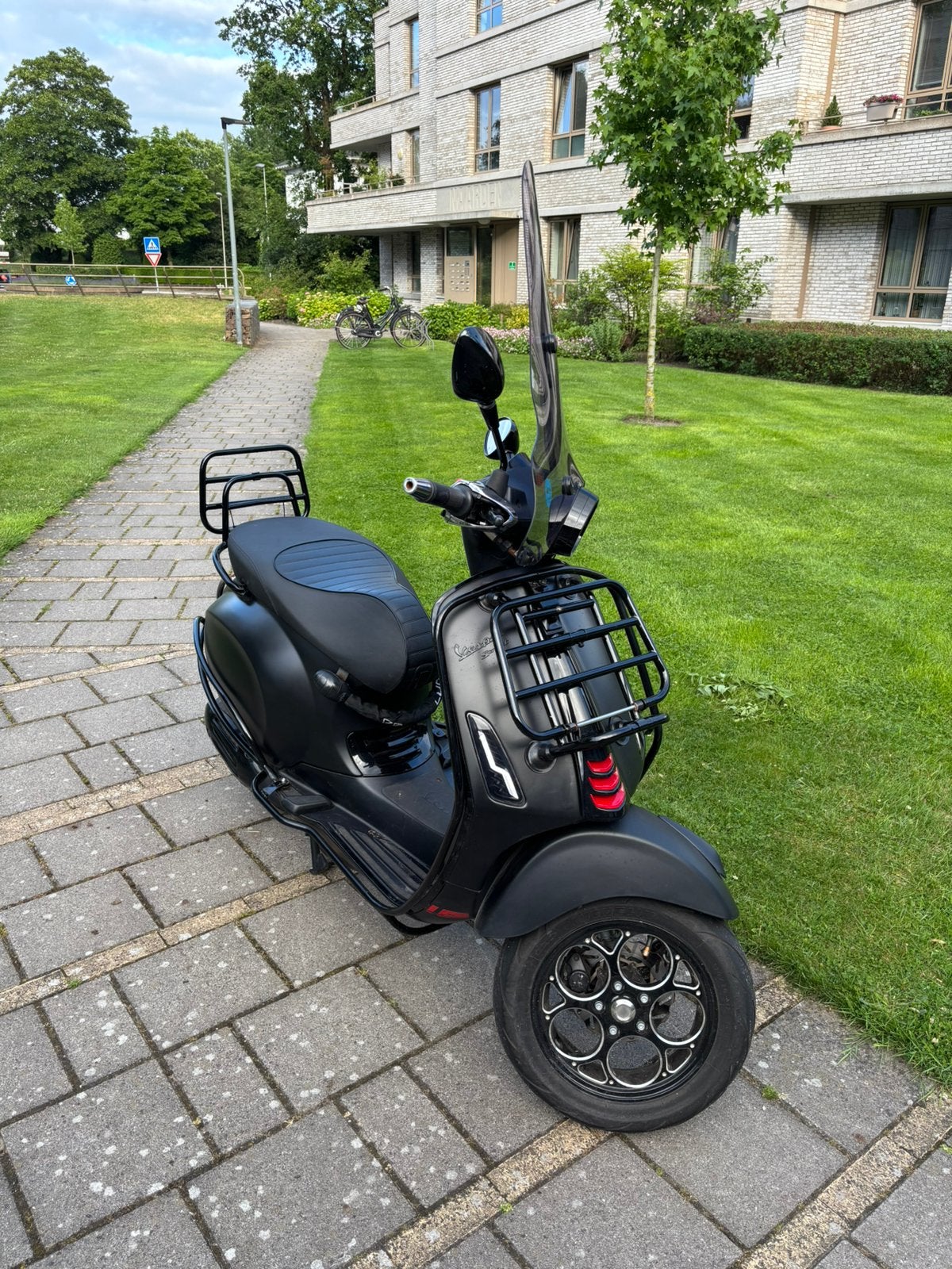 Vespa Sprint 2020 Full Option – Alarm, Startonderbreker, Ophalen, Overige modellen, Maximaal 45 km/u, Zo goed als nieuw