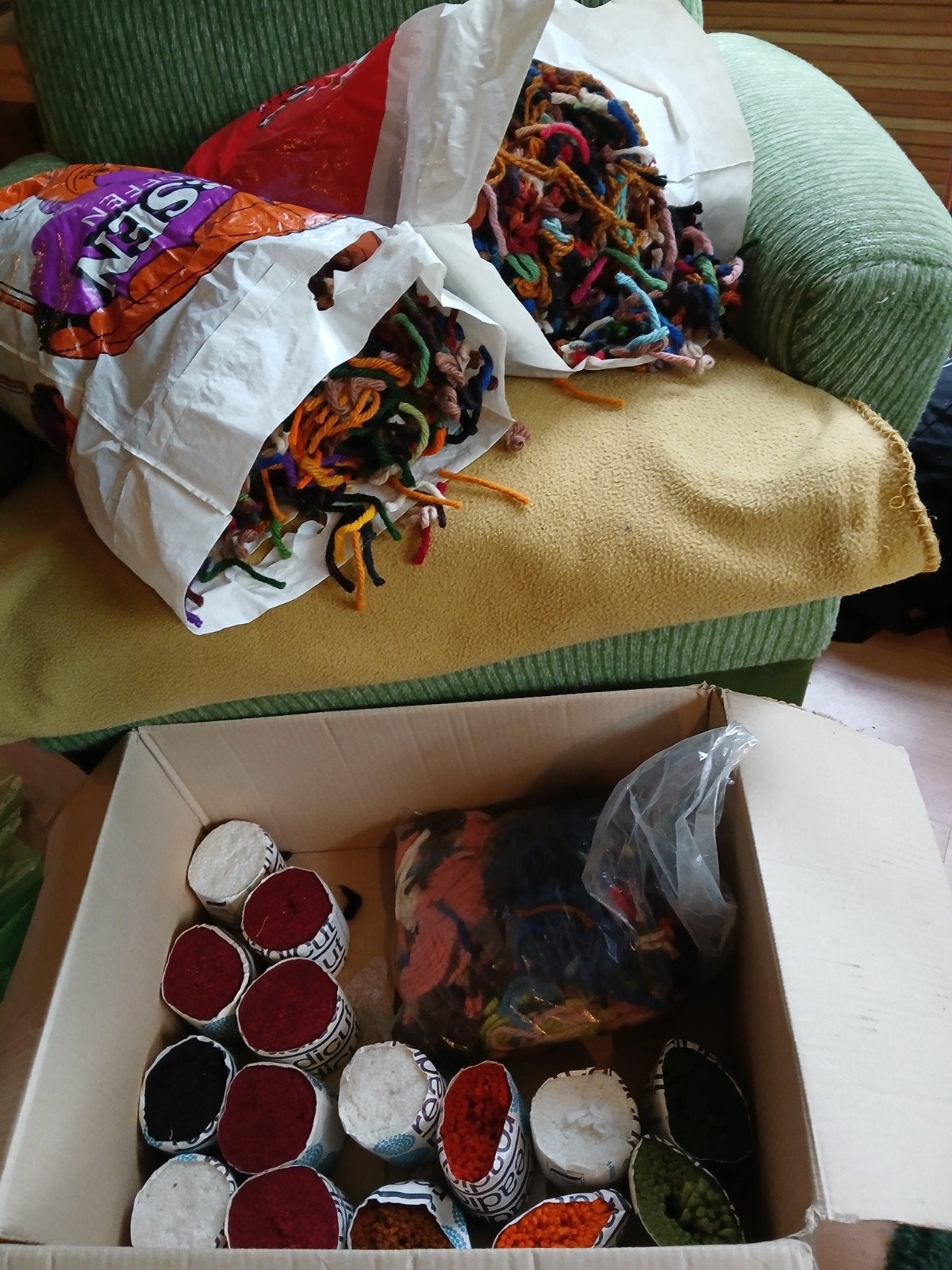 Grote partij vintage smyrna wol om te knopen., Hobby en Vrije tijd, Gebruikt, Overige thema's, Textiel, Meerkleurig