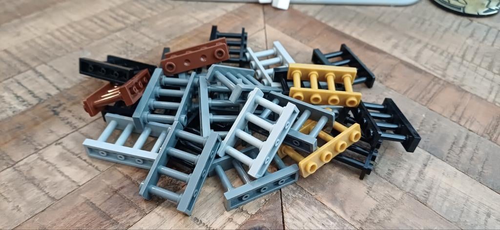 25x Lego Fence 1x4x2 met 4 & 2 Studs mix, Ophalen of Verzenden
