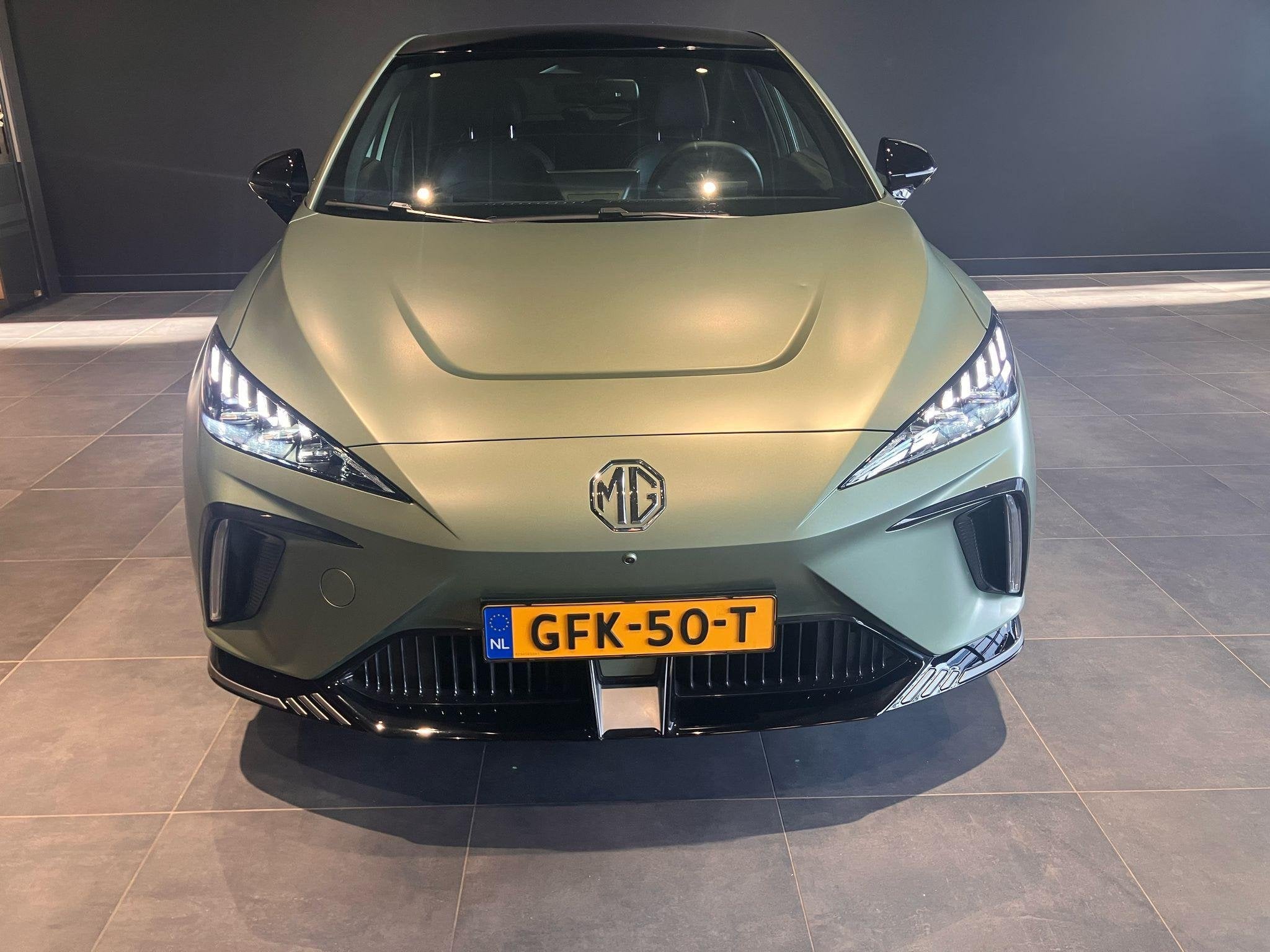 MG 4 XPower AWD 435pk 64kWh | Hunter Mat Green | Led Koplamp, Automaat, 12 maanden, 435 pk, Gebruikt