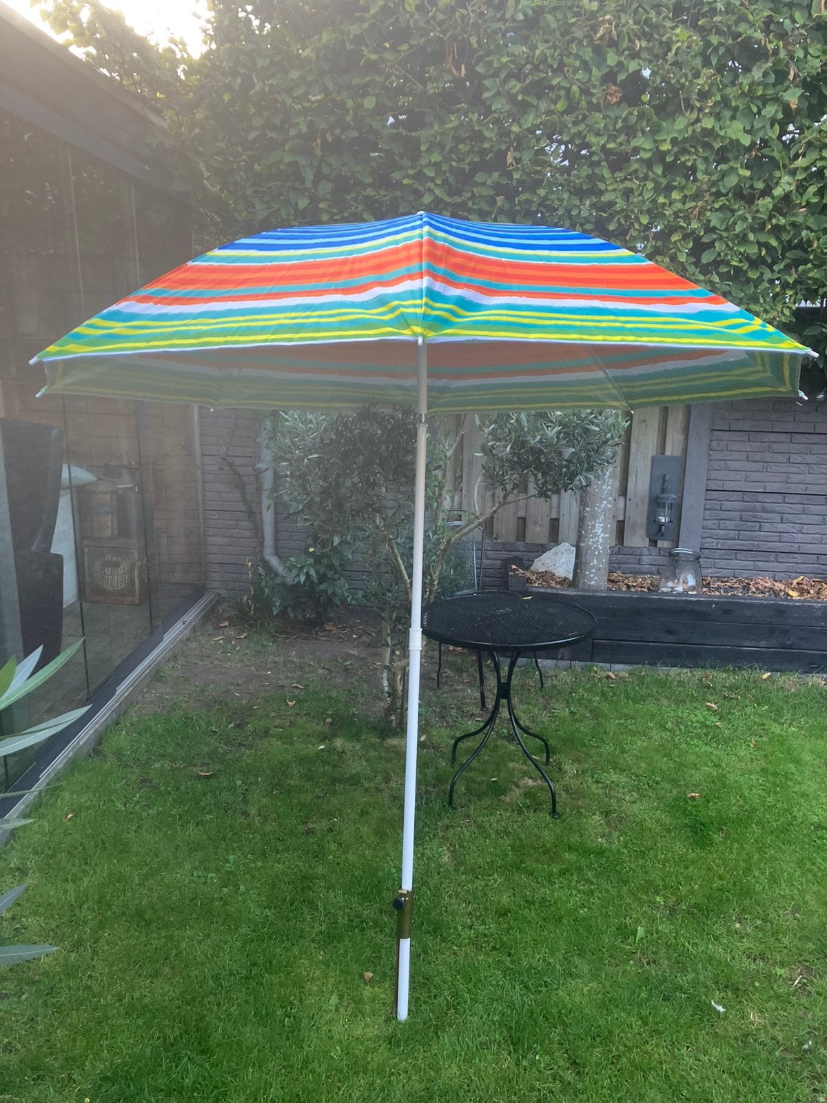 Parasol diameter 180cm knikstand en parasolharing, Ophalen of Verzenden, Zo goed als nieuw