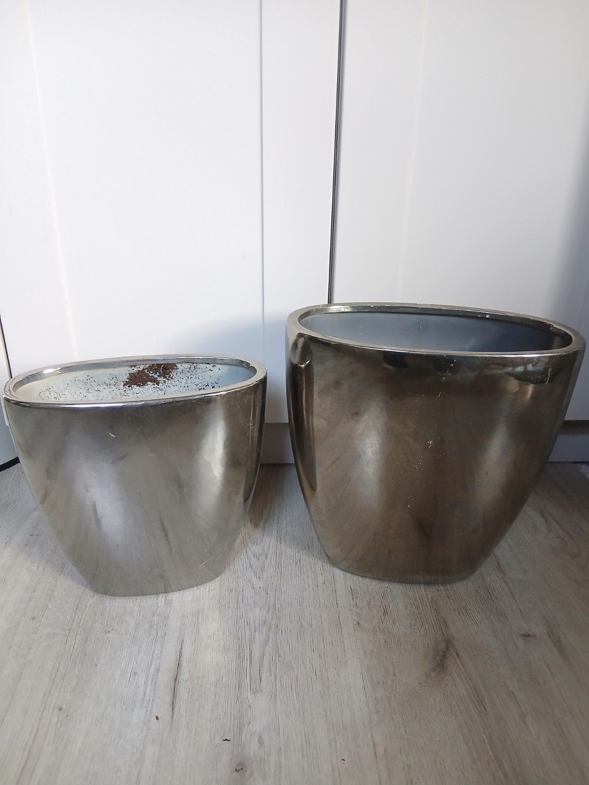 2 zilveren kleurige bloempotten, Gebruikt, Binnen, Ophalen of Verzenden, Minder dan 40 cm