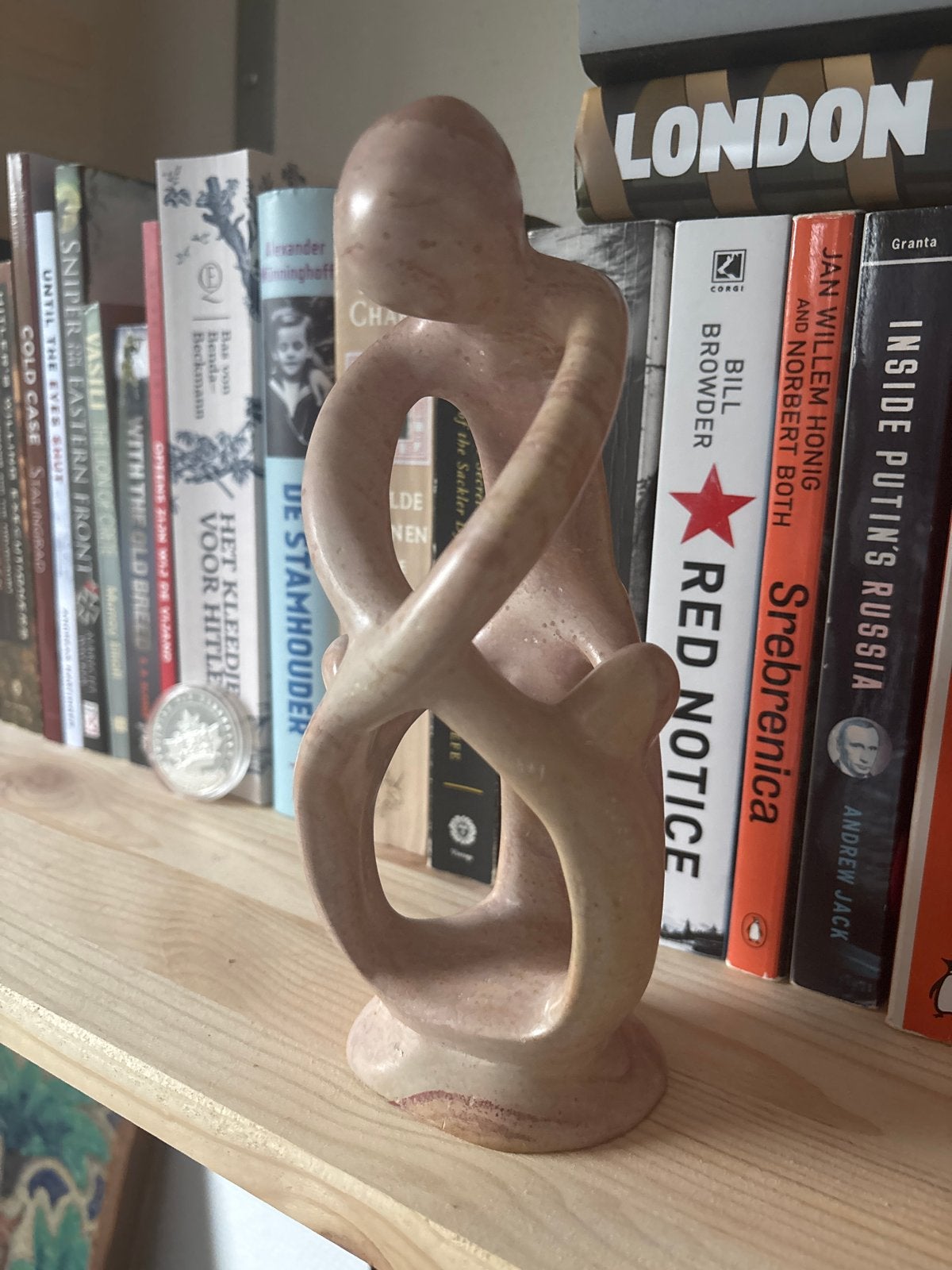 Abstracte Keniaanse sculptuur van kisii-steen, Antiek en Kunst, Groep mensen, Ophalen of Verzenden, Handgemaakt, 20 - 50 cm