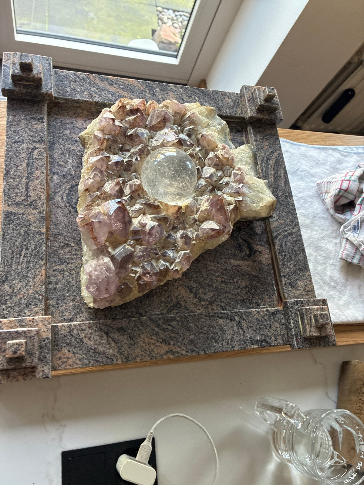 Prachtige Amethist Geode met Kwarts Bol op Granieten Voet, Ophalen of Verzenden, Gebruikt