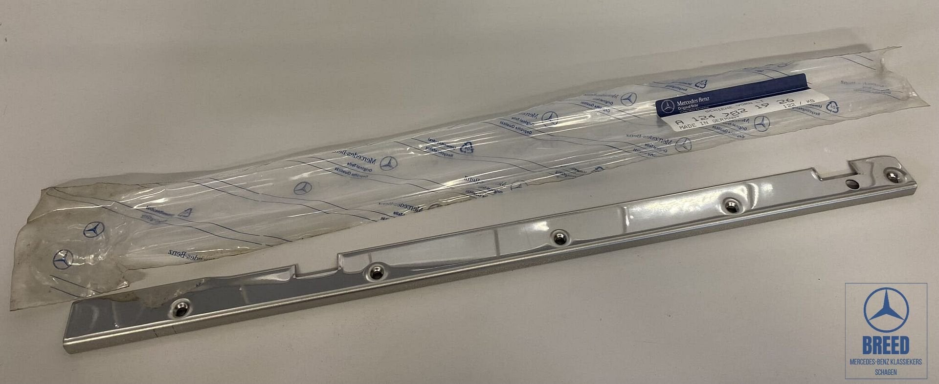NOS schuifdakrail links voor Mercedes-Benz W124 W126 W463, Auto-onderdelen, Ruiten en Toebehoren, -, Nieuw, Ophalen of Verzenden