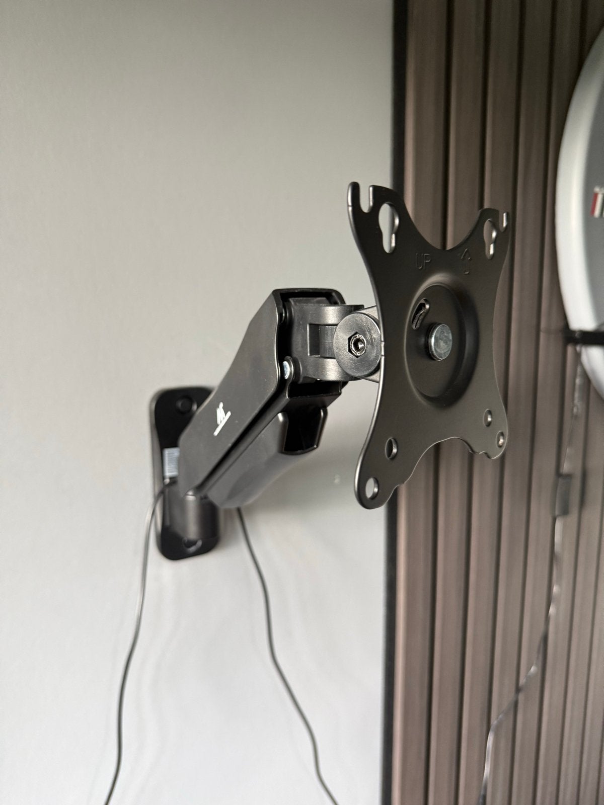 Verstelbare Monitor Muurbeugel - Ergonomisch en Ruimtebespar, Huis en Inrichting, Ophalen of Verzenden, Gebruikt