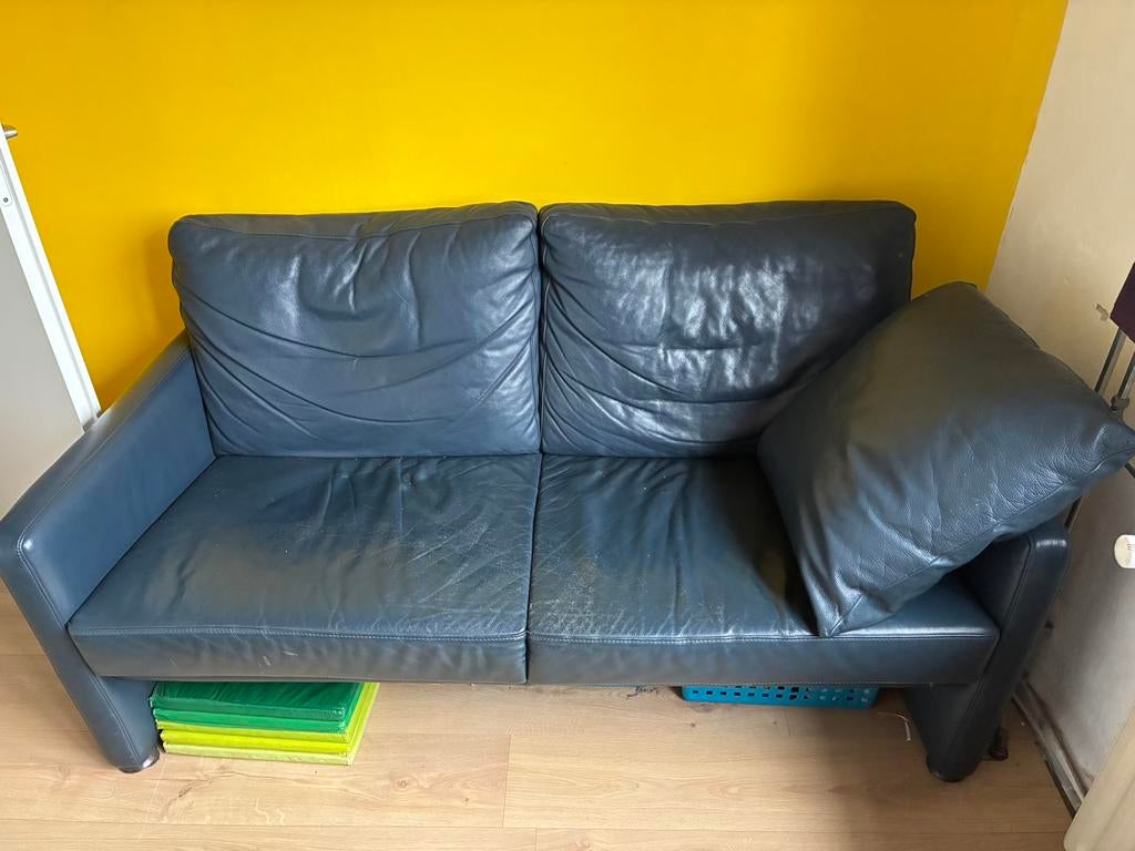 Gratis afhalen tweezits bank blauw leer, Huis en Inrichting, Banken | Bankstellen, Ophalen, Gebruikt, 150 tot 200 cm, Tweepersoons