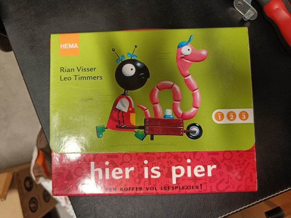 Hema Hier is Pier boekenreeks - 3 boeken in cassette, Boeken, Ophalen of Verzenden, Gelezen, Rian Visser, Leo Timmers, 3 tot 4 jaar