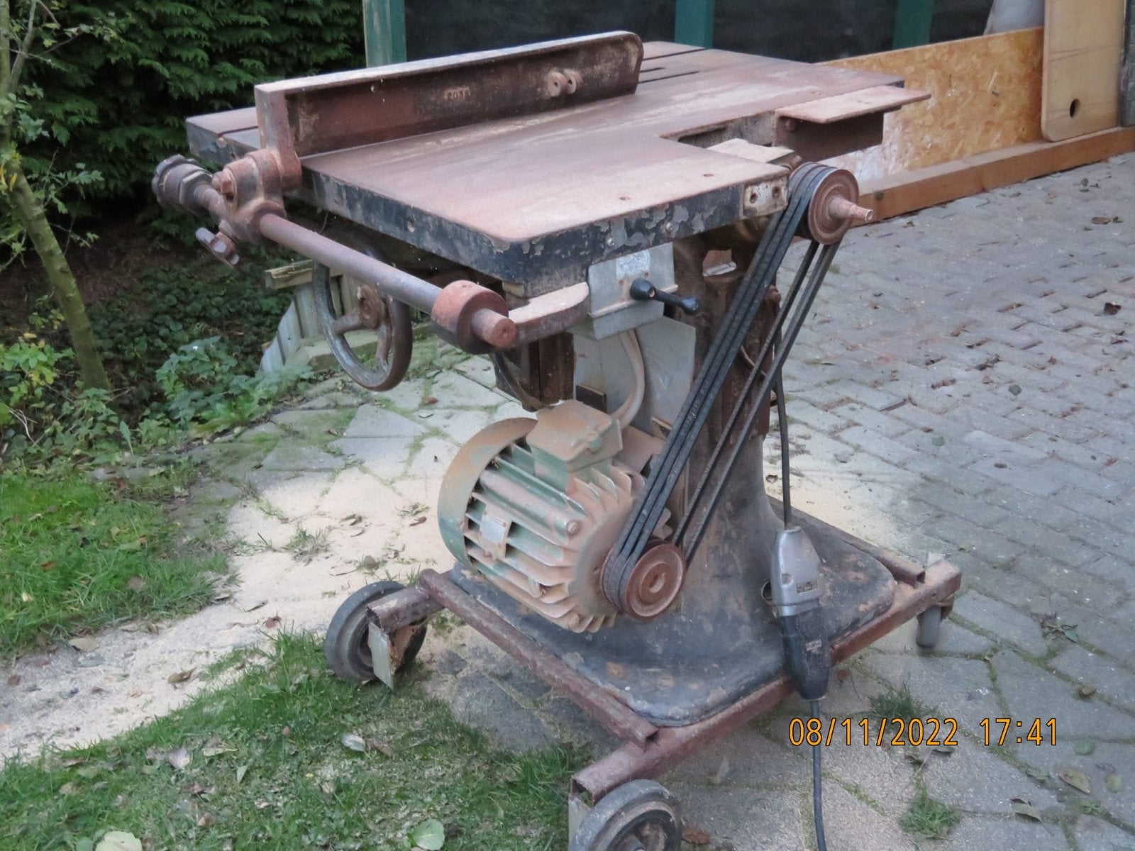 Zware gietijzeren verstelbare zaagtafel met 7pk motor, Doe-het-zelf en Verbouw, Ophalen, Gebruikt, Cirkelzaag, 70 mm of meer