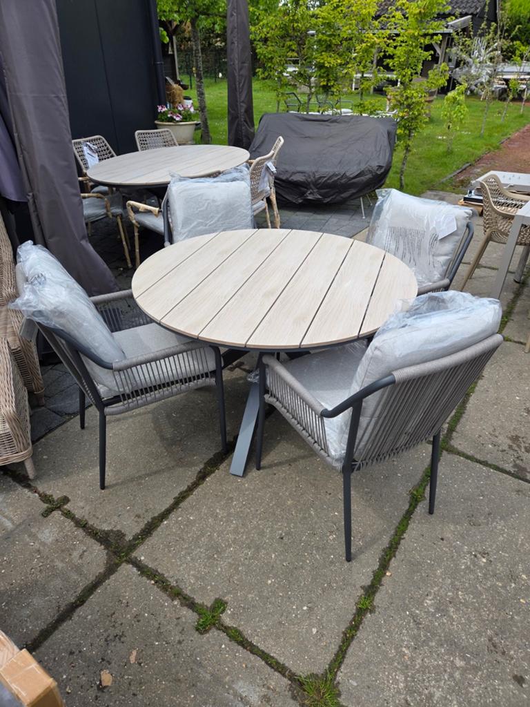 GARDEN IMPRESSIONS TUINSET Ronde tafel met 4 stoelen, Ophalen, Nieuw