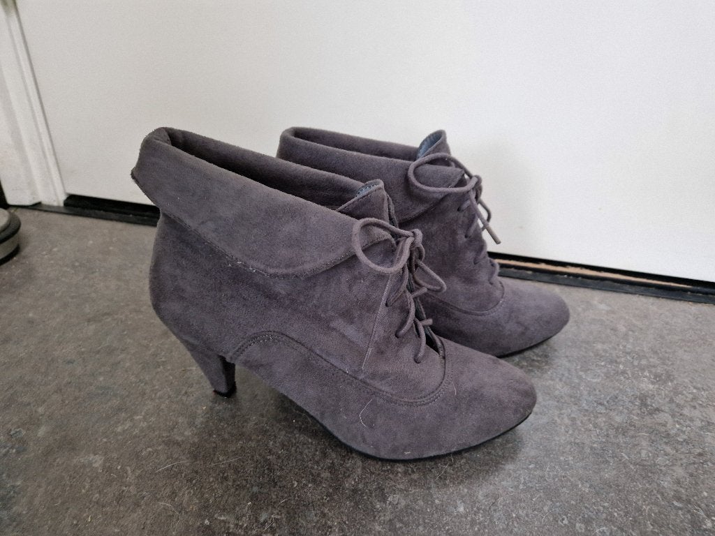 Pumps Laarsjes 2-Bizzy, grijs maat 40, Lage of Enkellaarzen, Ophalen of Verzenden, Zo goed als nieuw, 2-buzzy