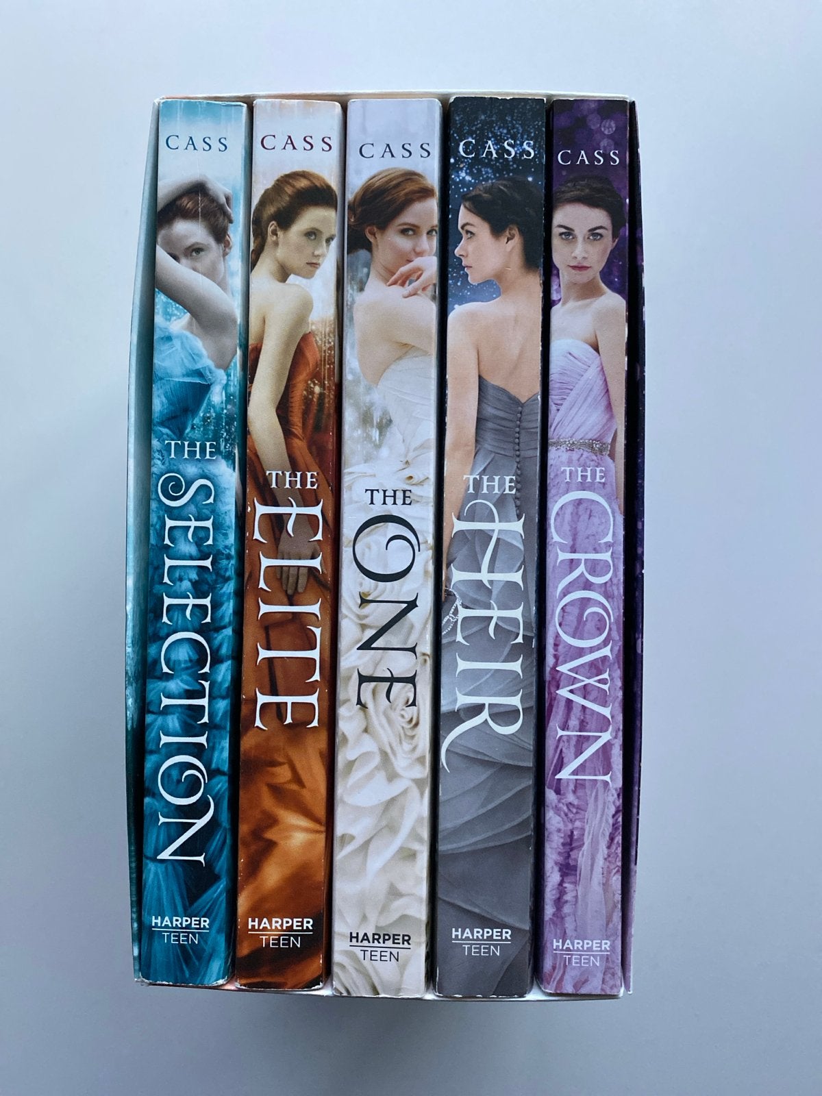 The Selection Serie Boxset - Kiera Cass (5 boeken), Boeken, Ophalen of Verzenden, Gelezen, Amerika