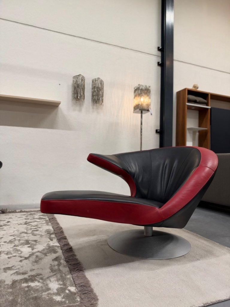 Als nieuw Leolux Parabolica Draai fauteuil zwart rood design, Leolux, Info@leolux.nl, Leer, Ophalen of Verzenden