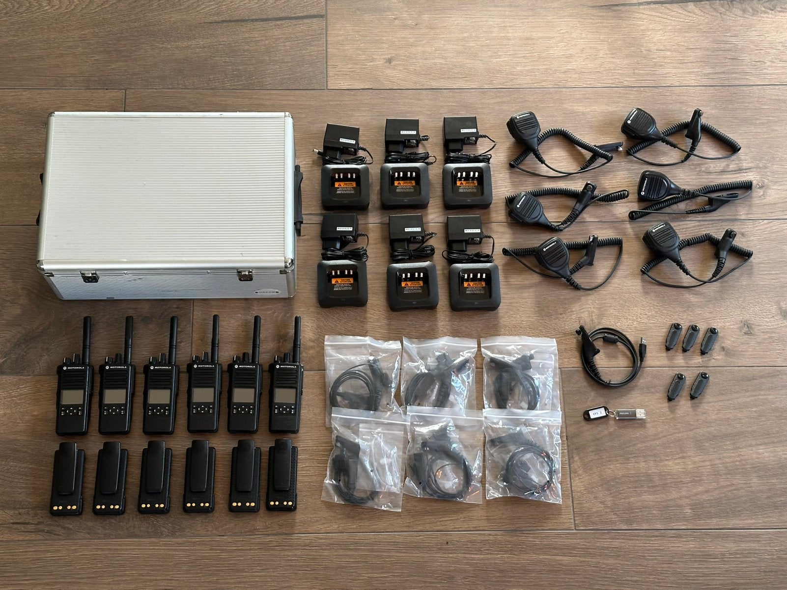 6x Motorola DP4600e/DP4601e (UHF) - zeer compelete set!, 15 km of meer, Ophalen of Verzenden, Zo goed als nieuw, Portofoon of Walkie-talkie